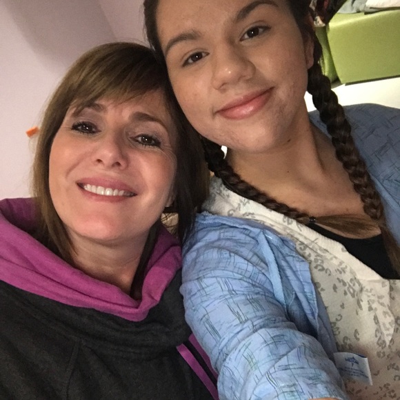 Meet your Posher, Sandy - Picture 3 of 16